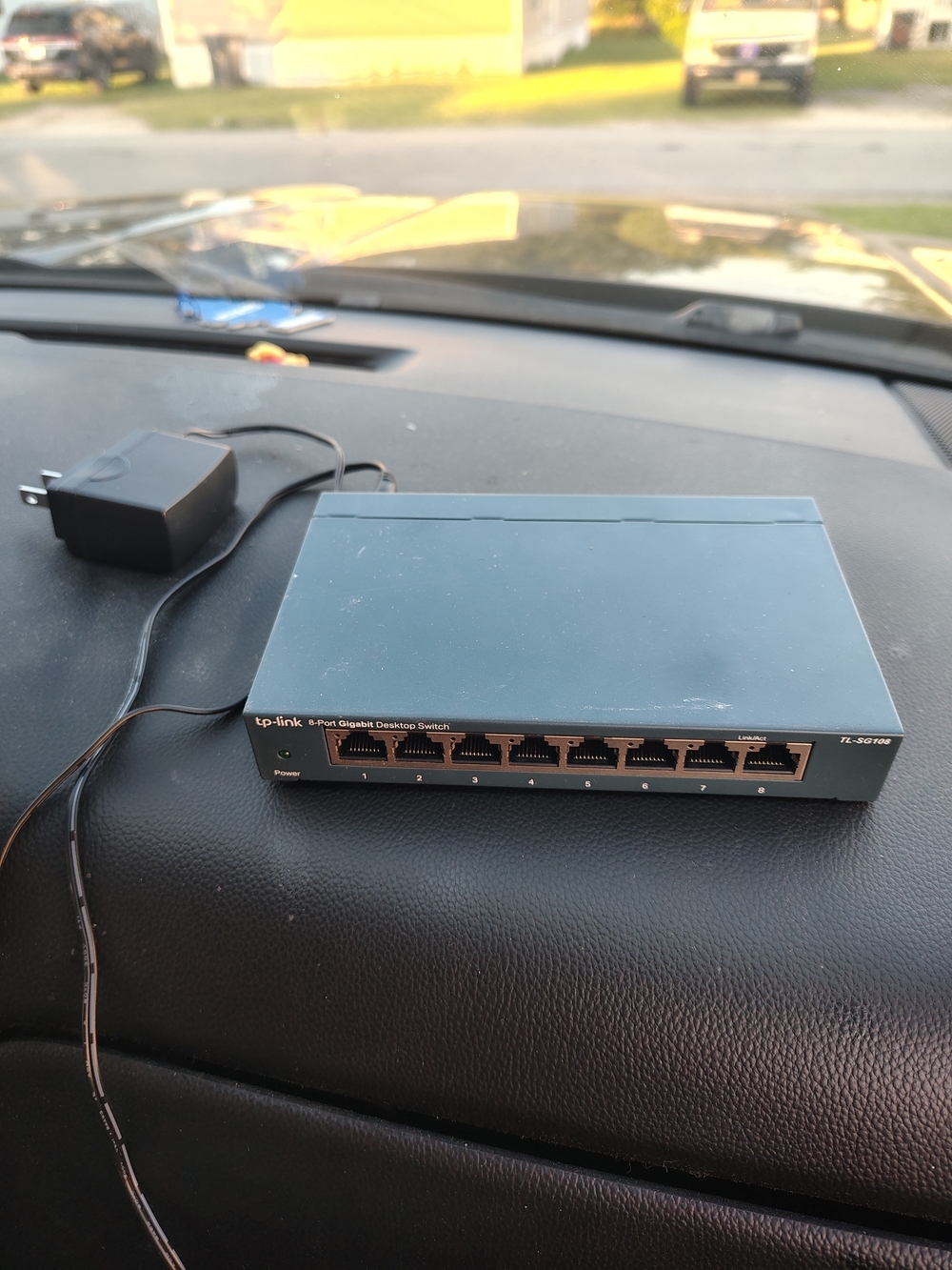 TP-Link 8-Port Gigabit Desktop Switch - Teal Blue